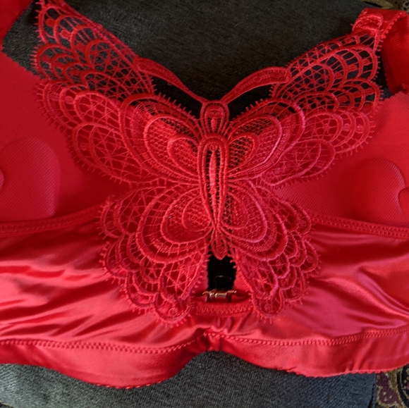 Ladies satin padded bra, size small - Picture 2 of 2